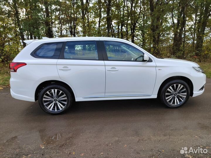 Mitsubishi Outlander 2 CVT, 2022, 2 500 км