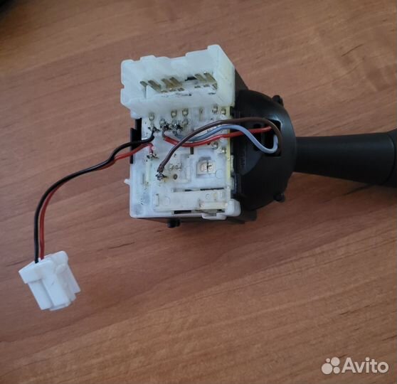 Подрулевой переключатель на LADA весту