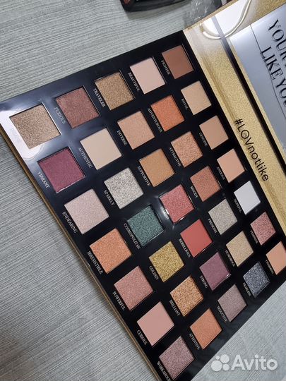 Палитра теней и помада фирмы LOV