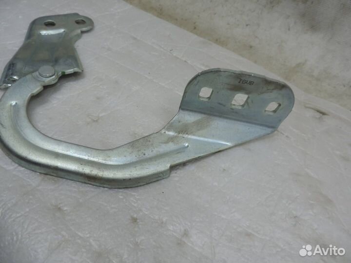 Петля капота левая Ford Focus