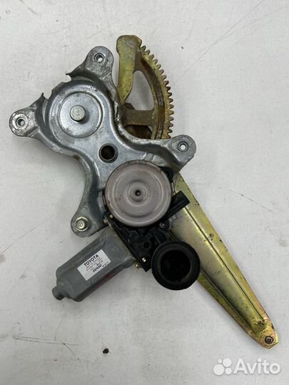 Стеклоподъемник задний левый Pontiac Vibe