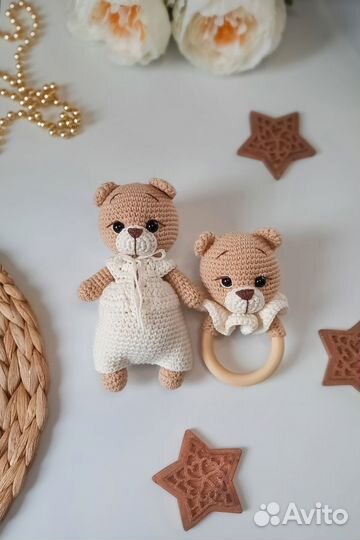 Вязаный набор ручной работы игрушка и погремушка