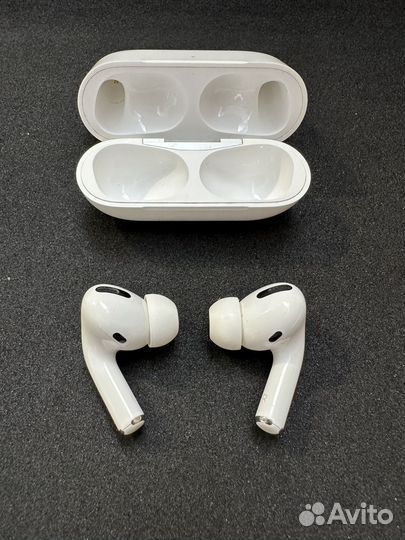 Беспроводные наушники Apple AirPods Pro, белый