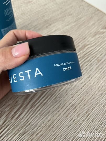 Пустые флакон и баночка от средств для волос