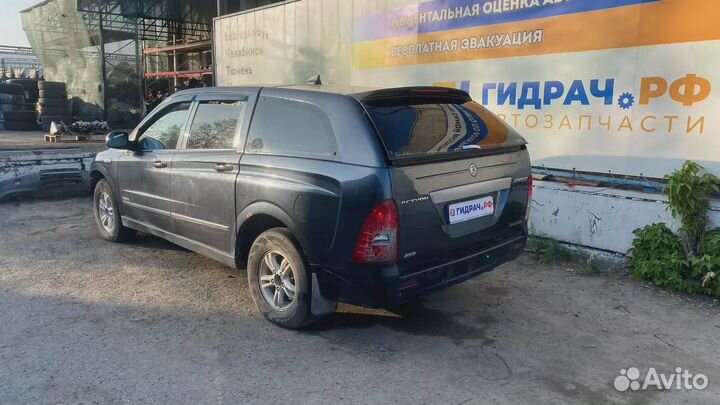 Блок кнопок в рулевое колесо SsangYong Actyon Sport 8915009552