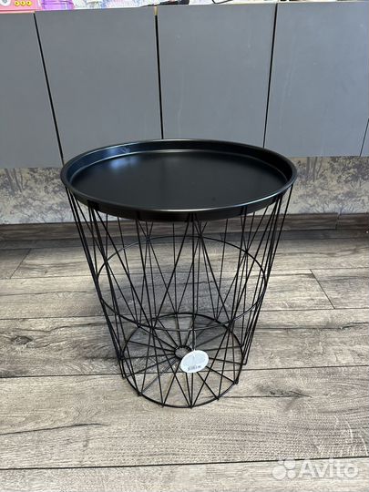 Придиванный столик интерьерный