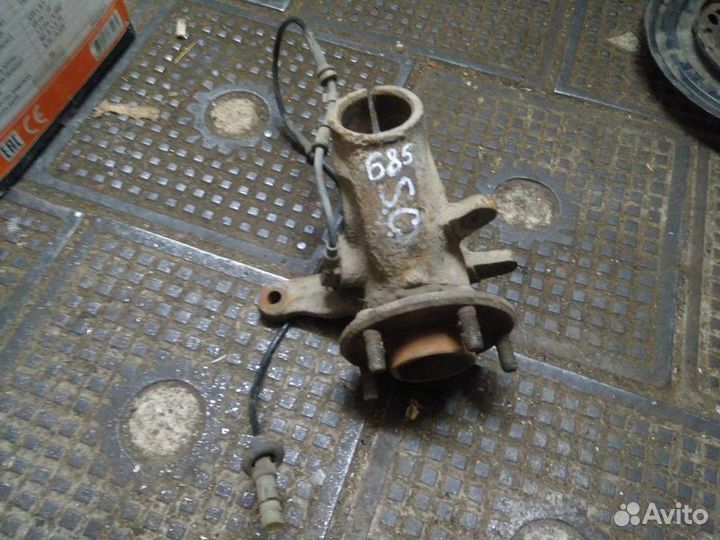 Кулак передний левый Ford Scorpio 1