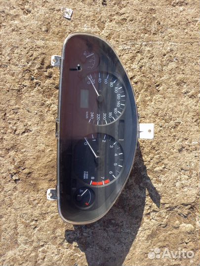 Панель приборов (щиток) Mitsubishi Carisma