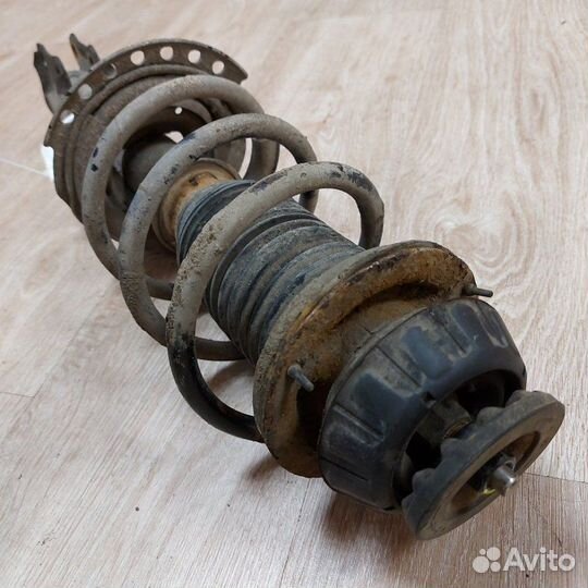 Амортизатор передний правый Kia Rio 3 2011-2017