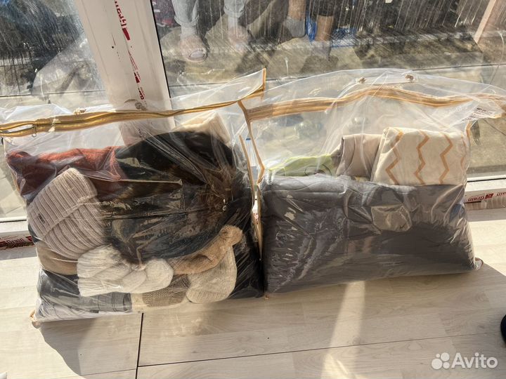 Пакет с вещами женские