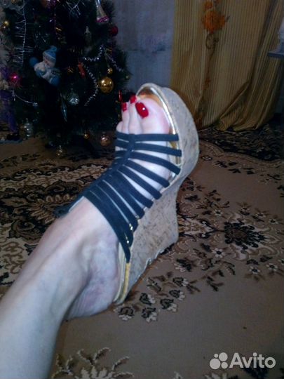 Босоножки танкетка лето