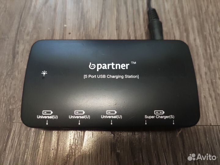 Надежная зарядка с 5 USB портами partner