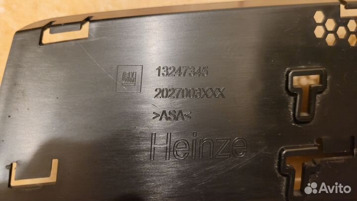 Opel Zafira B 1312541 Накладка решетки радиатора