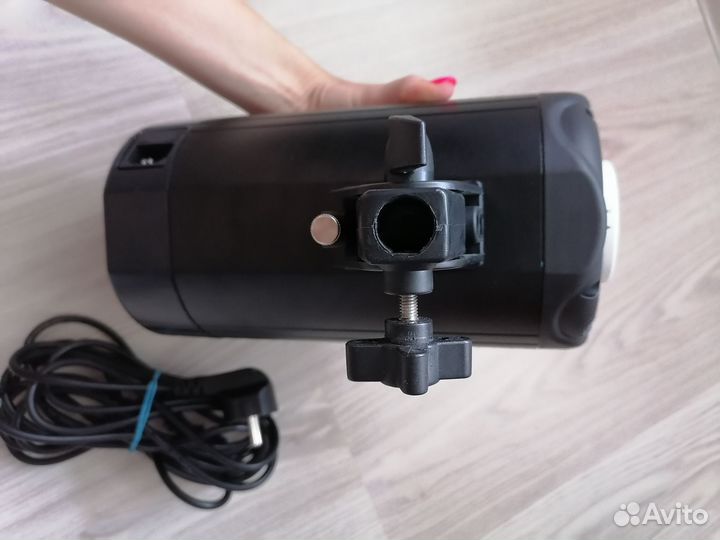 Осветитель студийный Falcon COB120