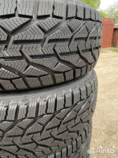 Taurus Winter 215/45 R17
