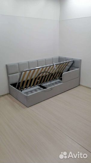 Детская кровать с мягкими бортиками