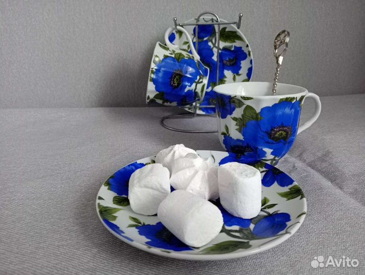 Красивая чайная пара на подставке