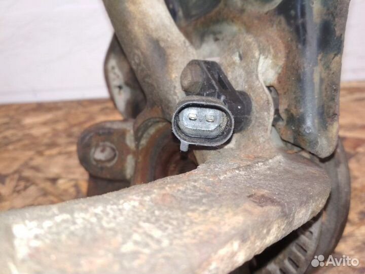 Кулак поворотный передний левый Audi A3 8L1 AGU