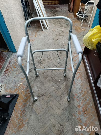 Ходунки на колесах взрослые