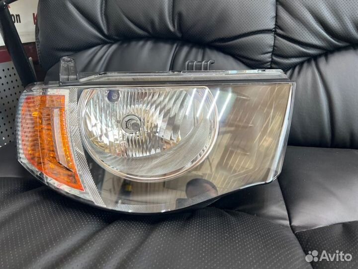 Фара галогеновая передняя правая Mitsubishi L200