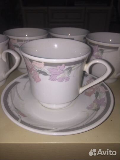 Чашки с блюдцами
