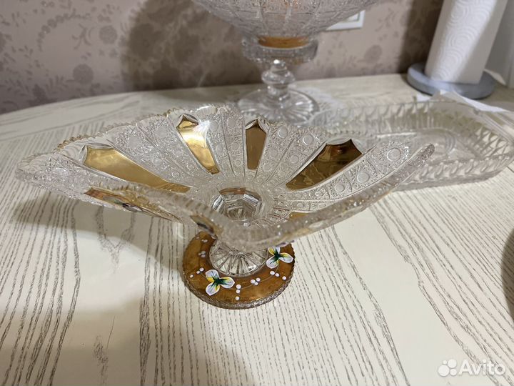 Ваза для фруктов на ножке