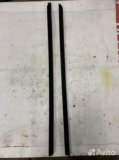 Уплотнитель стекла левый, правый Citroen C4