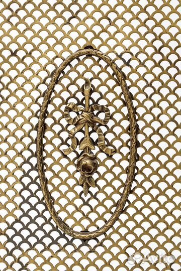 Декоративный защитный экран-решётка для камина