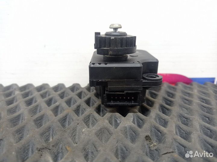 20443812 Моторчик заслонки отопителя