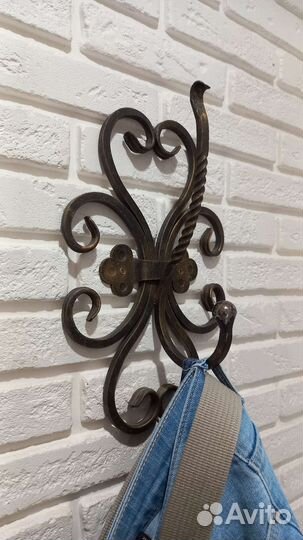 Кованная настенная вешалка