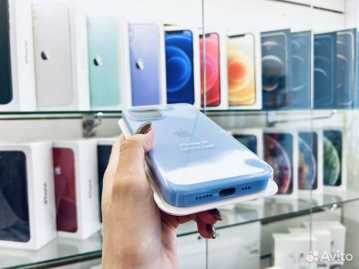 Чехол на iPhone 14, голубой