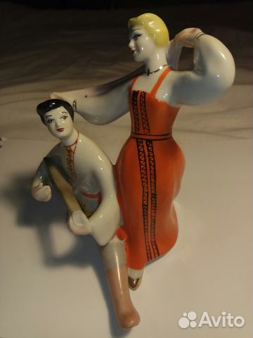 Фарфоровая статуэтка 
