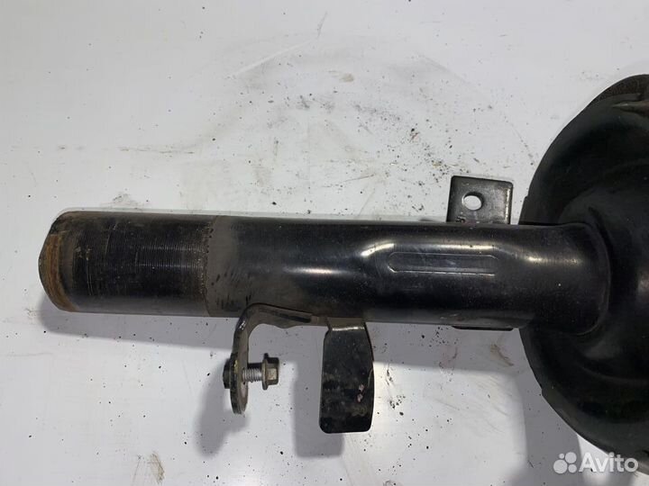 Передний амортизатор правый Фокус 3 пробег 15тысяч