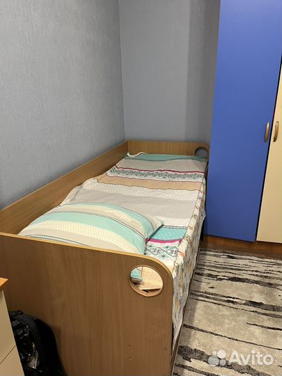 Кровать односпальная с выдвижными ящиками