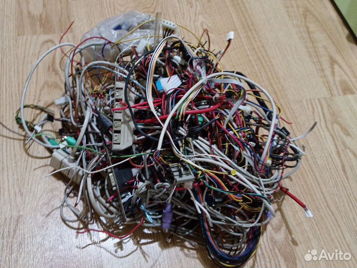 Перекати поле из различных проводов, шлейфов и тд