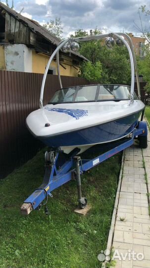 Буксировщик Moomba