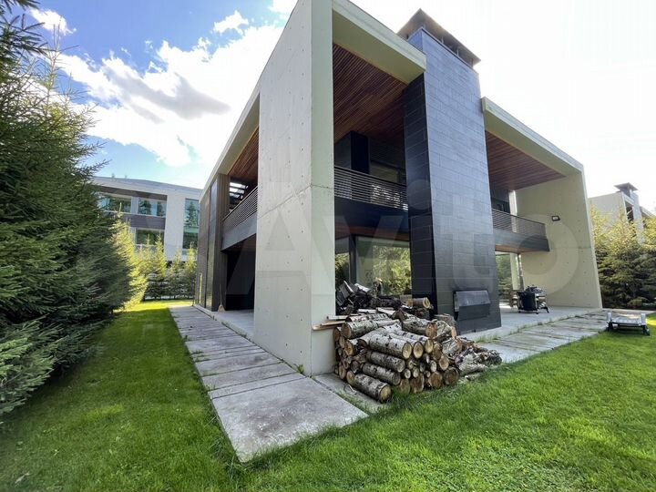 Коттедж 250 м² на участке 9 сот.