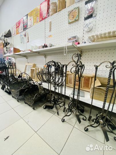 Каминный кованый набор и дровница