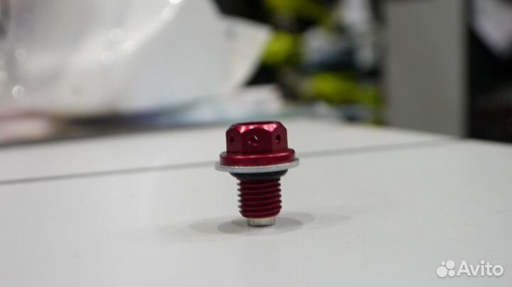 Сливной болт с магнитом на мотоцикл