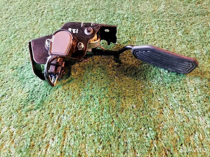 Педаль газа 78010-13023 Toyota Avensis AZT250 AZT2