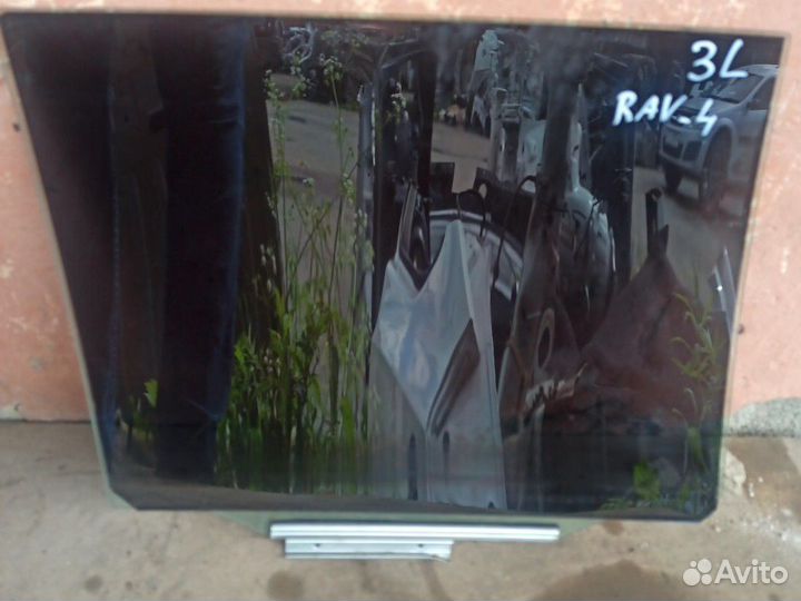 Заднее стекло toyota RAV4 2008 год