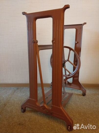 Станина чугунная от советской швейной машинки