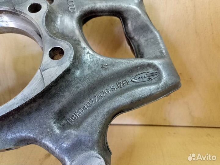 Кулак поворотный левый Audi Audi Q5 8R (Дефект)