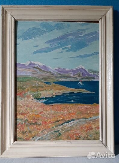 Картина в деревянной раме, напольная ваза