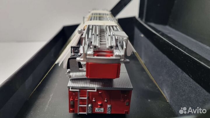 Модель Mercedes-Benz 1422 пожарный с лестницей