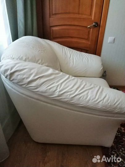 Кожанное кресло