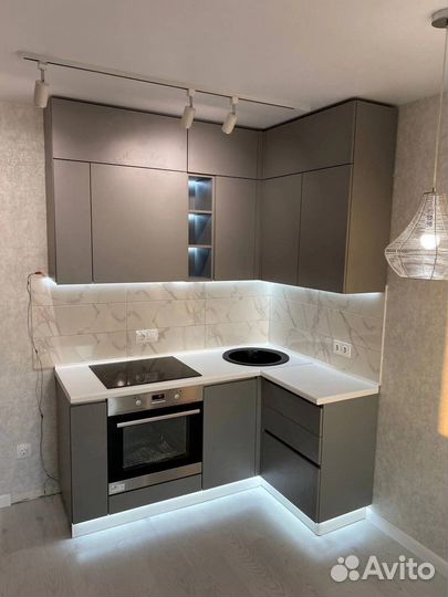 Компактный кухонный гарнитур в студию на заказ