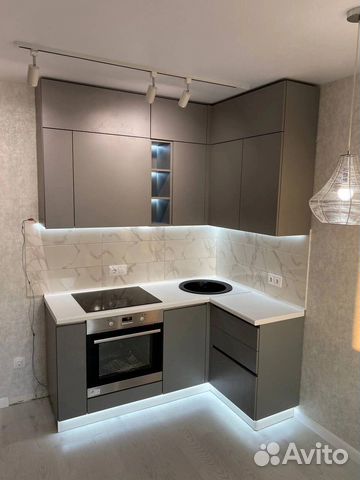 Компактный кухонный гарнитур в студию на заказ