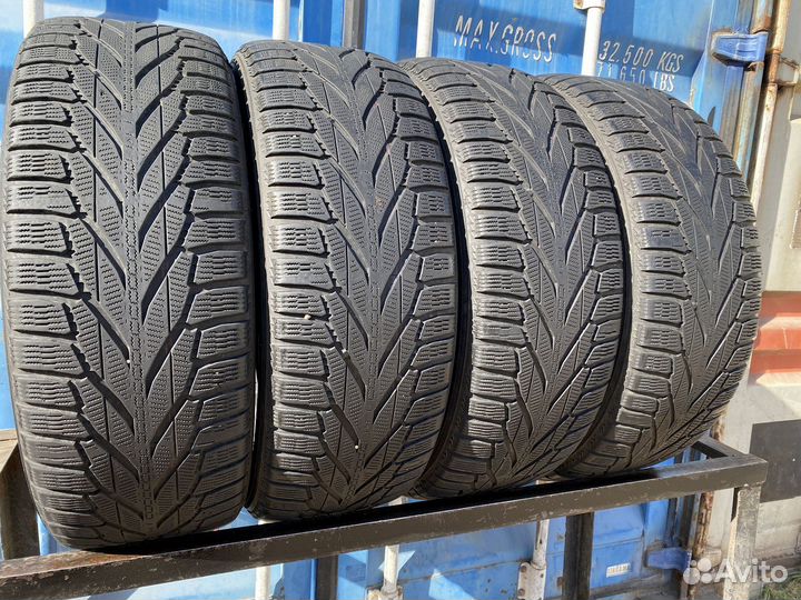 Nokian Tyres Hakkapeliitta R2 SUV 235/60 R18