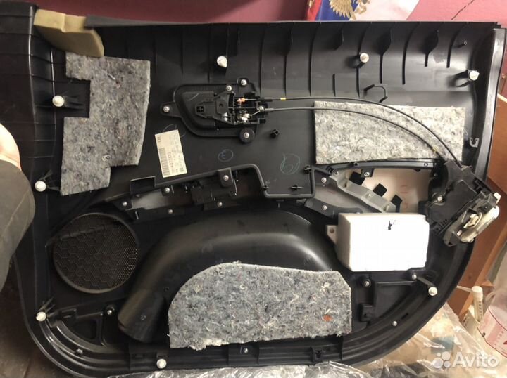 Обшивка двери передней левой Outlander 07